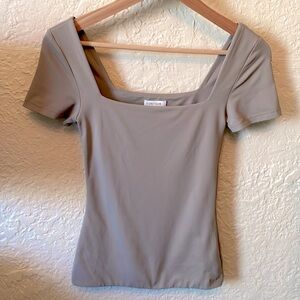Aritzia Contour tee squared neck size S tan beige-stone color. Super soft fabric